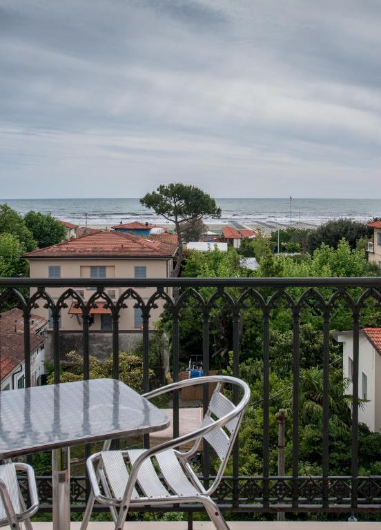 Hotel Villa Ombrosa Marina di Pietrasanta Exterior photo